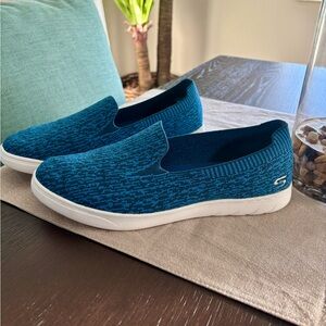 Skechers slip ons NEW
